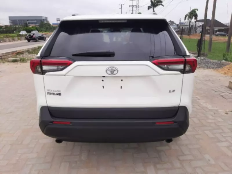 Toyota RAV 4   - 2021