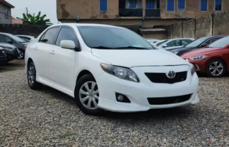 Toyota Corolla   - 2010