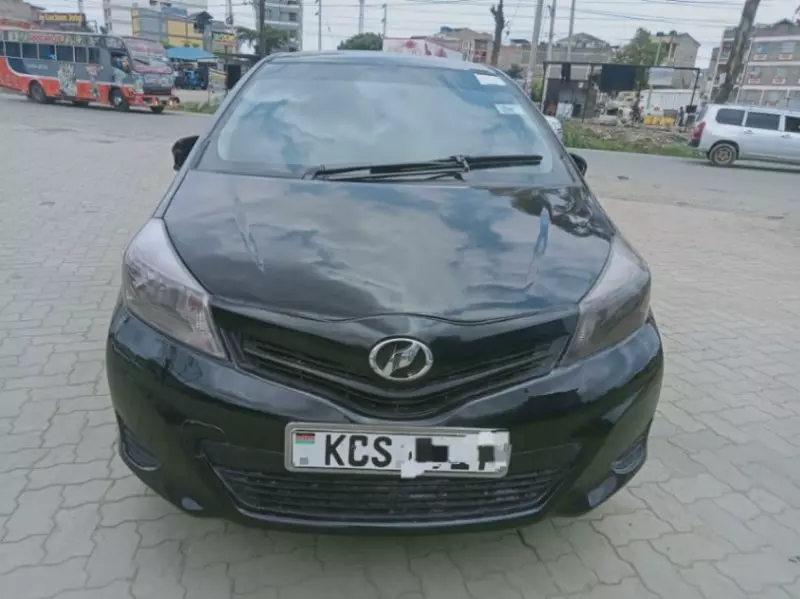 Toyota Vitz   - 2011