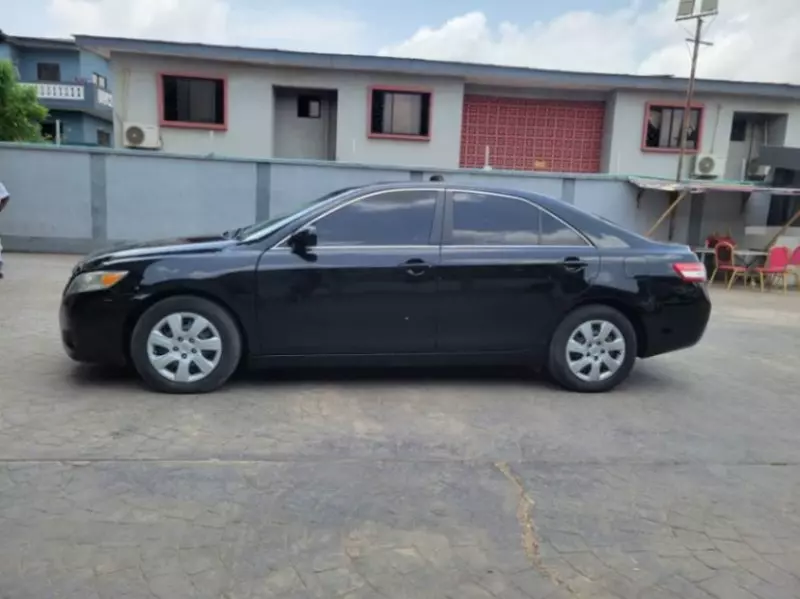 TOYOTA Camry - 2010