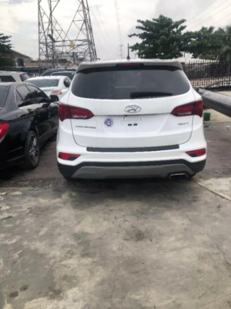 Hyundai Santa FE   - 2014