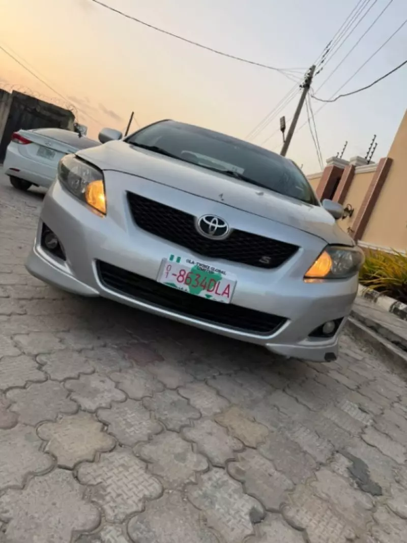 TOYOTA Corolla   - 2010