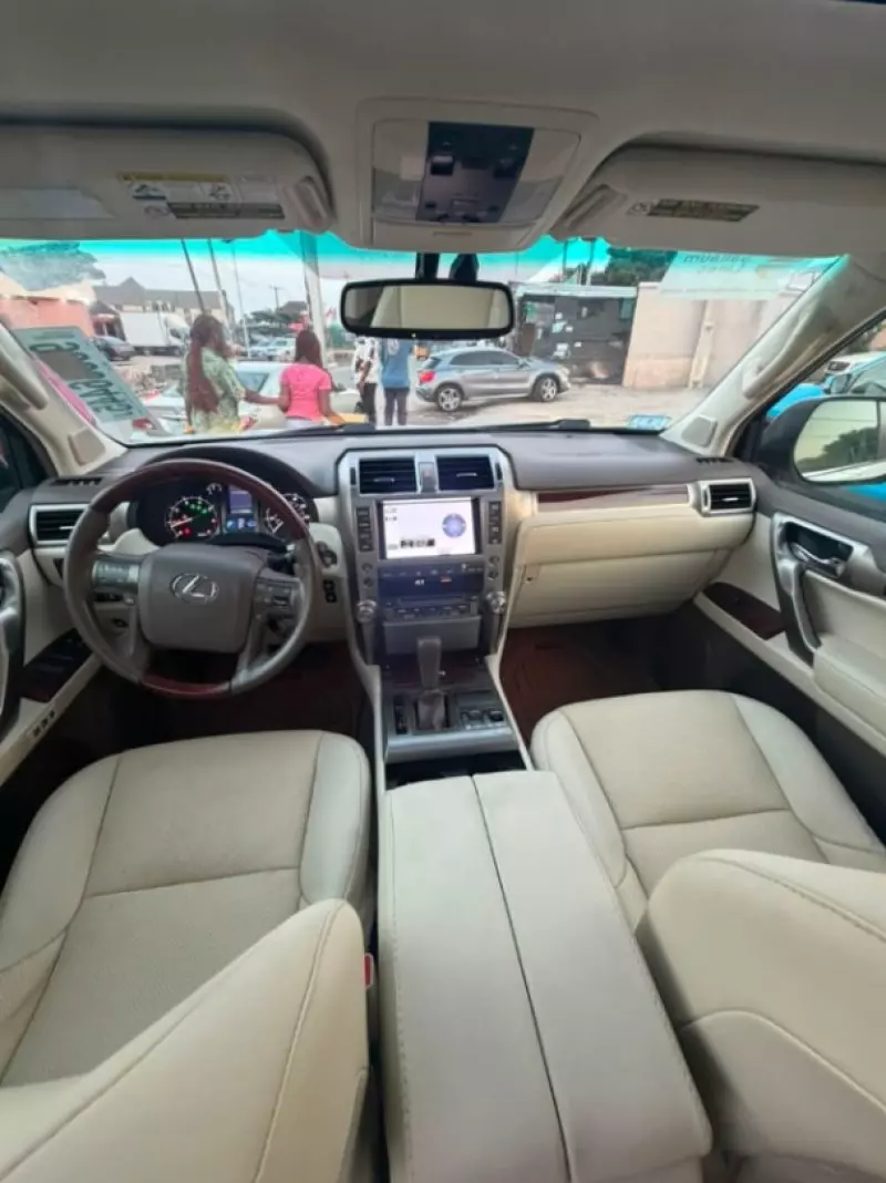 Lexus GX 460   - 2012