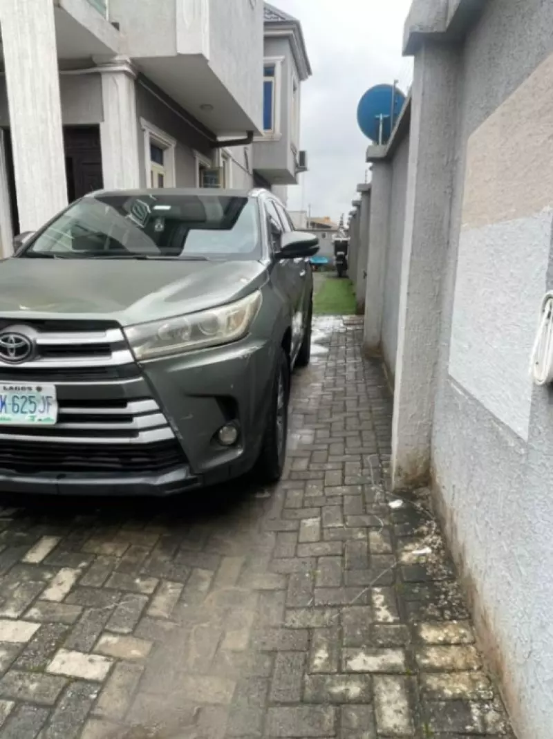 TOYOTA Highlander   - 2015
