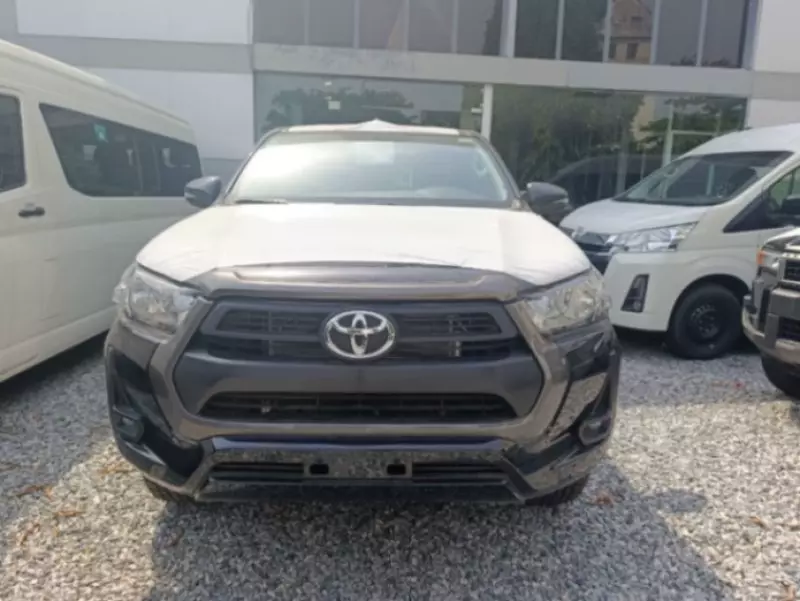 Toyota Hilux   - 2025