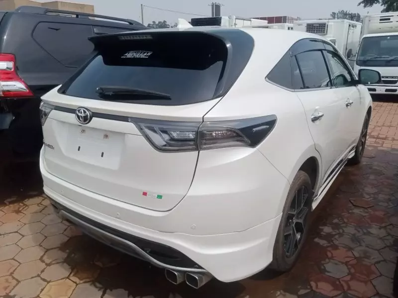 TOYOTA Harrier - 2016