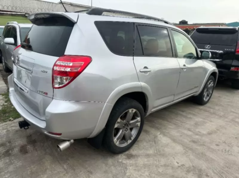 Toyota RAV4   - 2010
