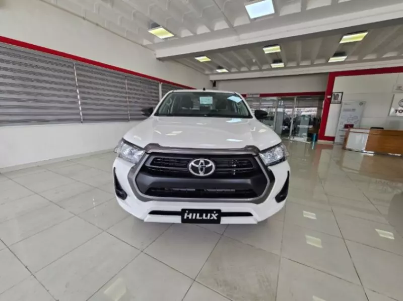 Toyota Hilux   - 2025