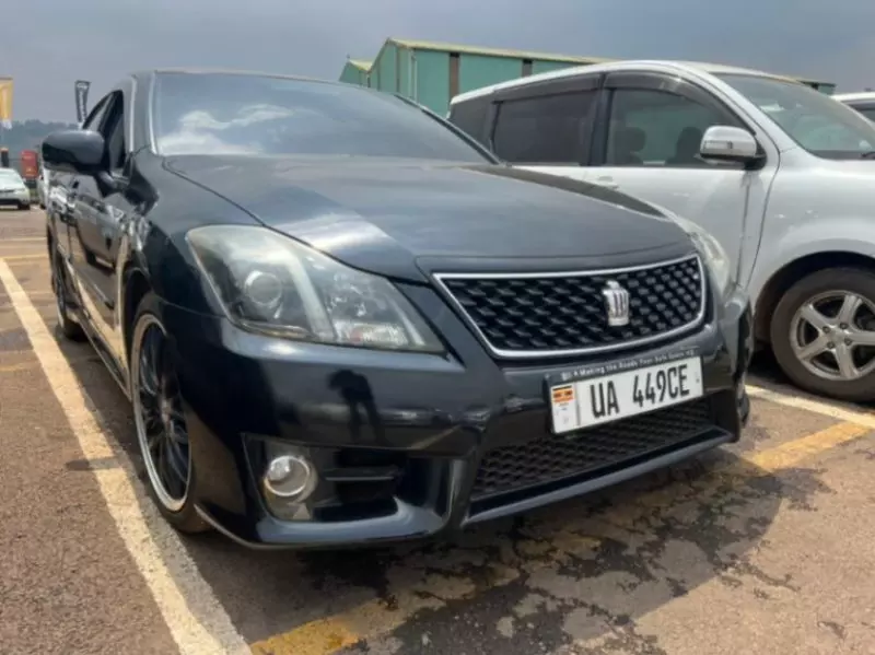 Toyota Crown    - 2011