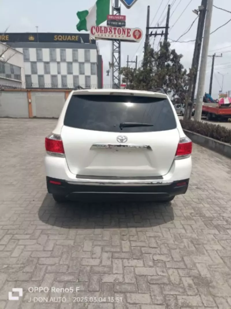 Toyota Highlander   - 2013