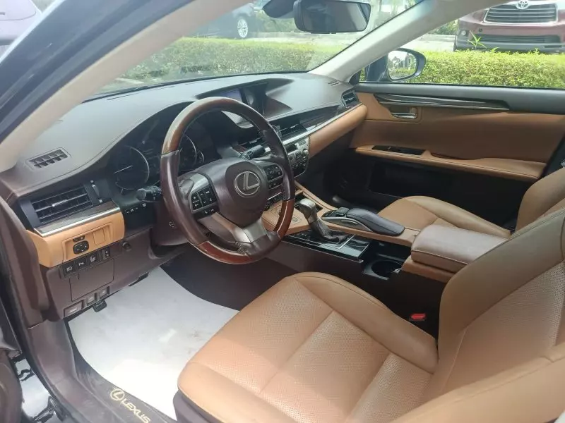 Lexus ES 350   - 2019
