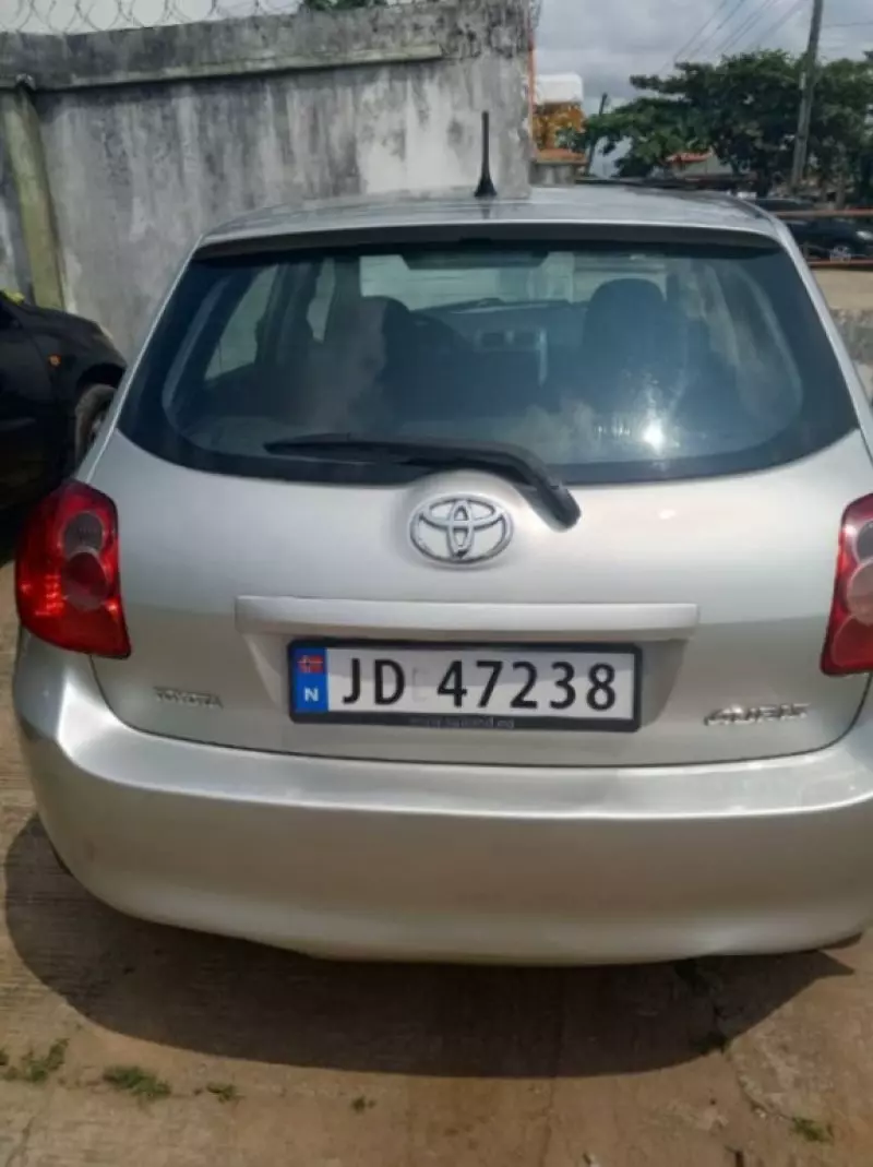 TOYOTA Auris   - 2007