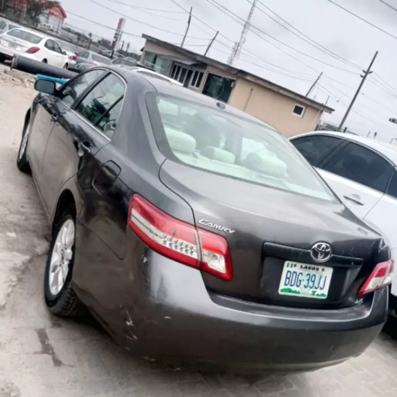 Toyota Camry   - 2011