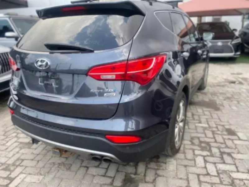 Hyundai Santa Fe   - 2015
