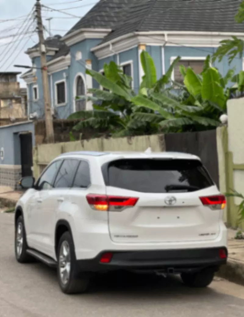 Toyota Highlander   - 2014
