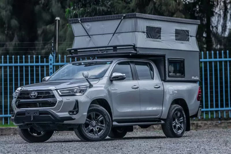 TOYOTA Hilux   - 2024