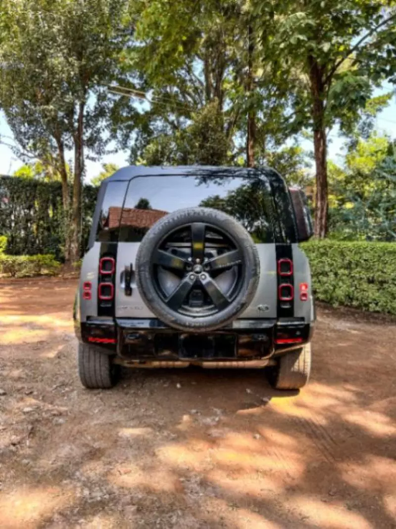 Land Rover Defender   - 2023