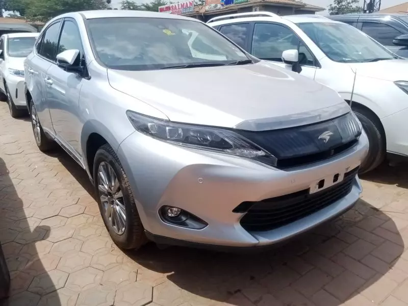 Toyota Harrier   - 2016