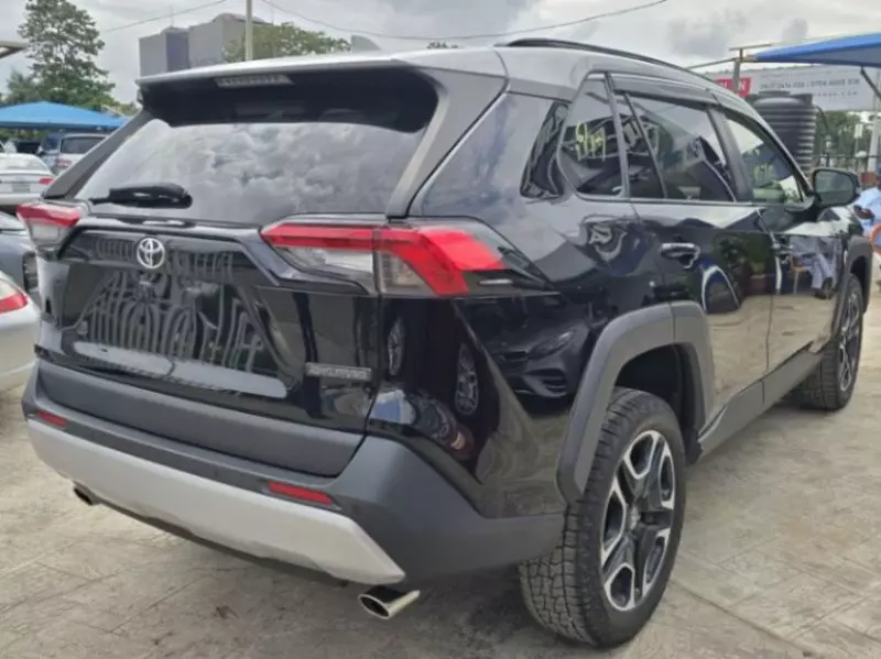 Toyota RAV 4   - 2019