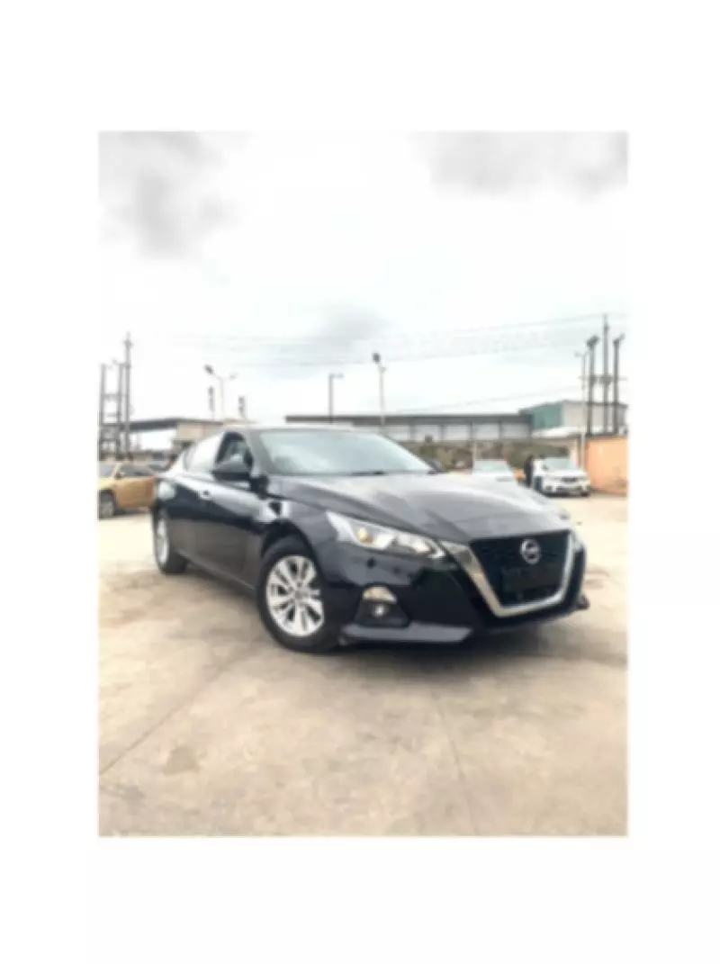 Nissan Altima   - 2022
