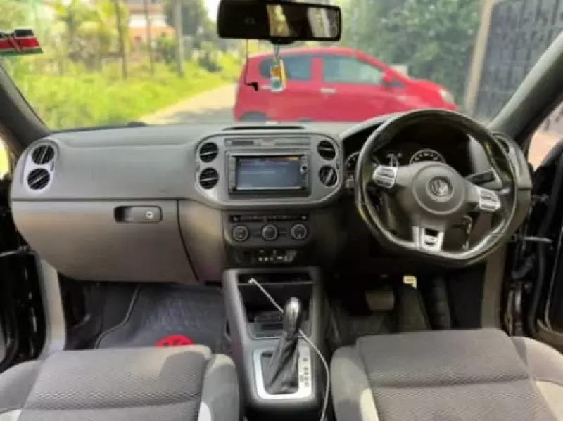 Volkswagen Tiguan   - 2016