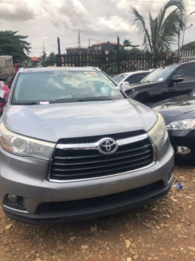 Toyota Highlander   - 2016