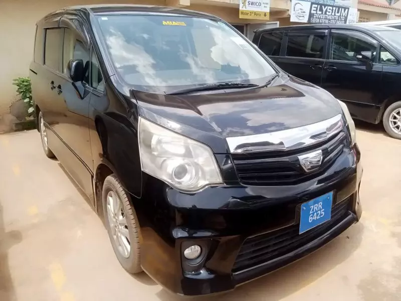 TOYOTA Noah   - 2012