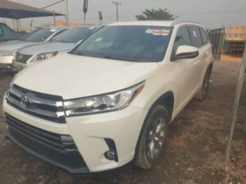 Toyota Highlander   - 2015