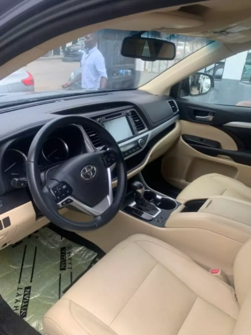 TOYOTA Highlander   - 2016