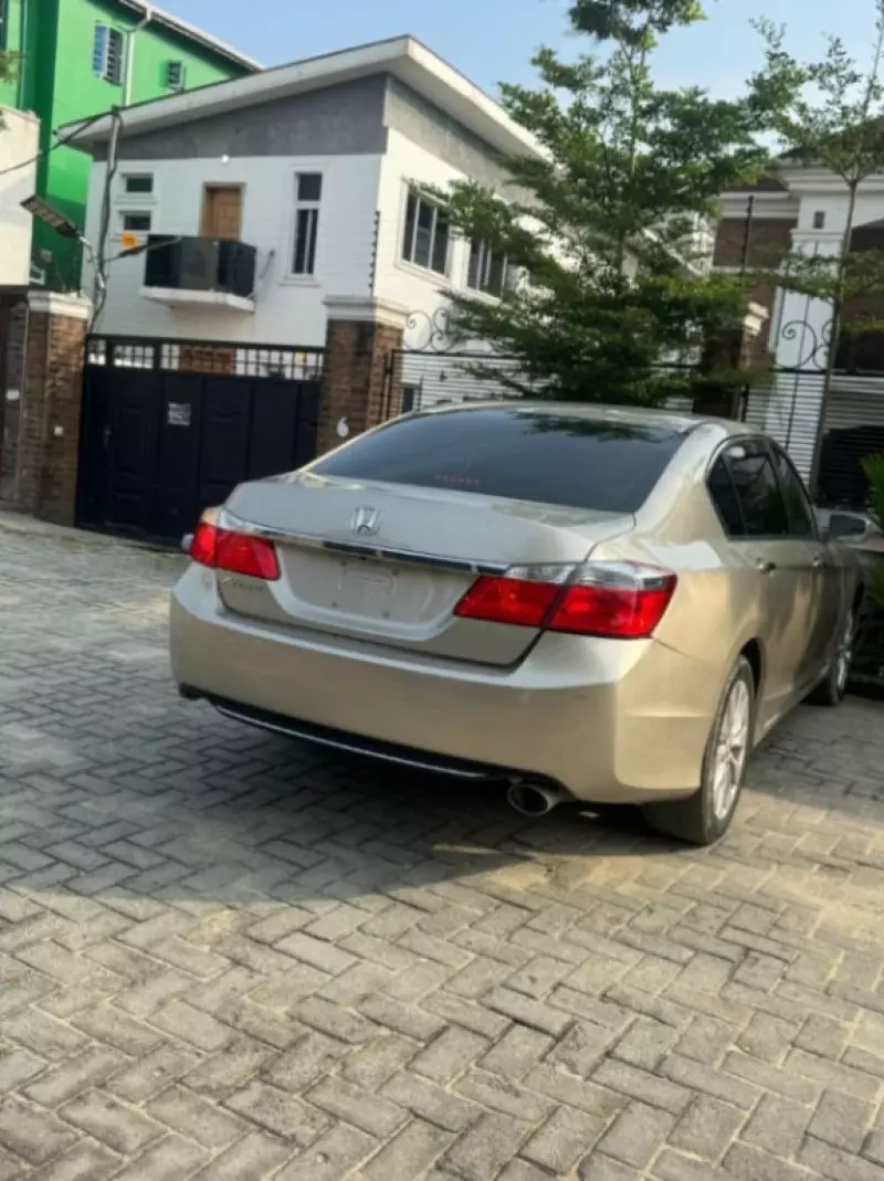 Honda Accord   - 2015