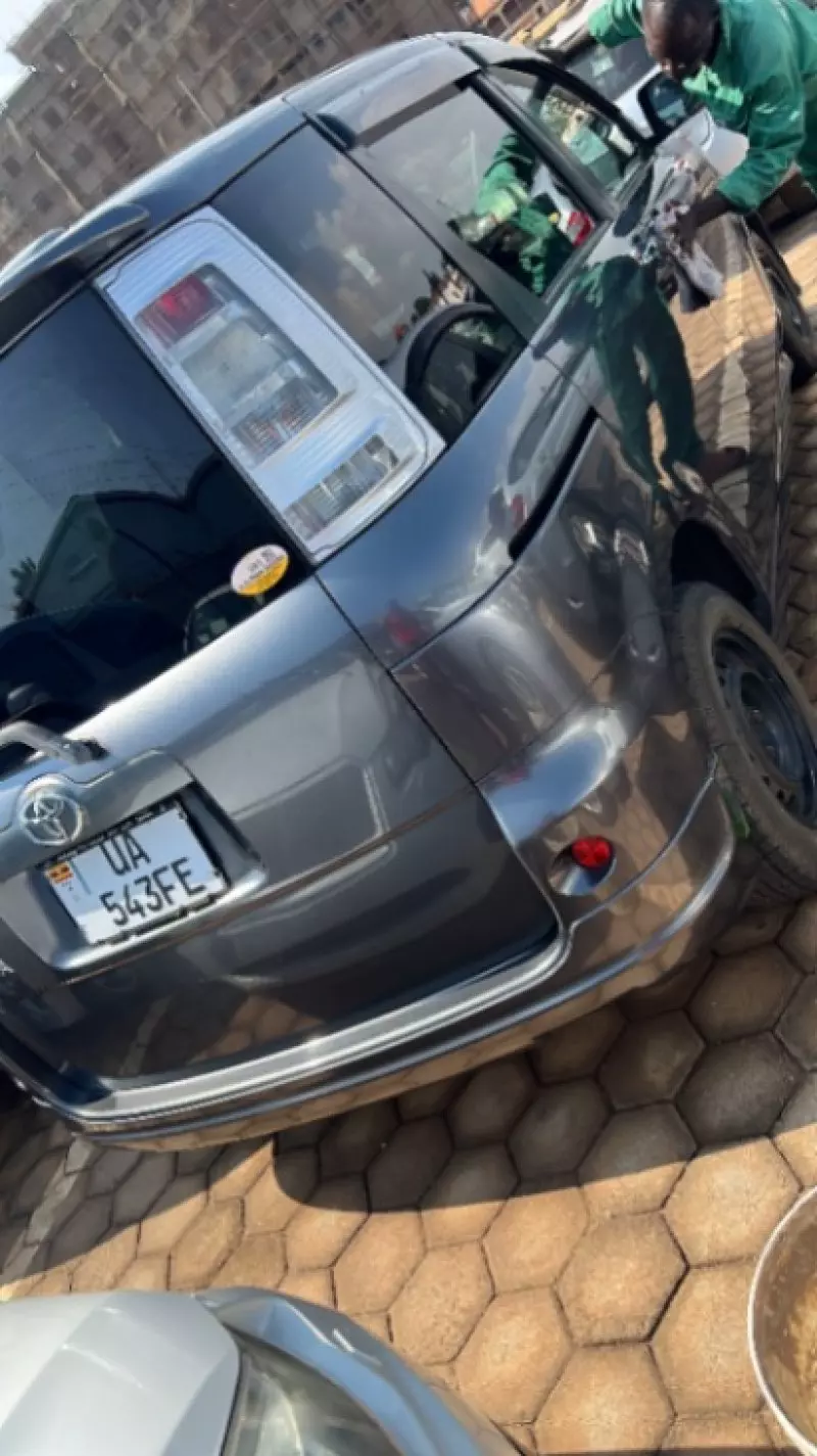 TOYOTA Sienta   - 2012