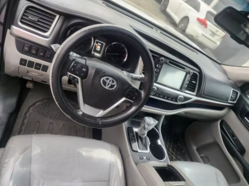 Toyota Highlander   - 2015