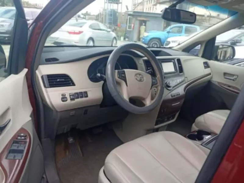 TOYOTA Sienna   - 2014