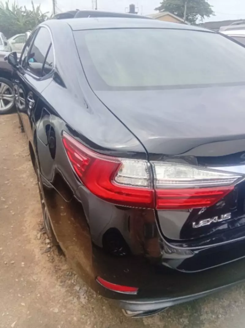 Lexus ES   - 2016