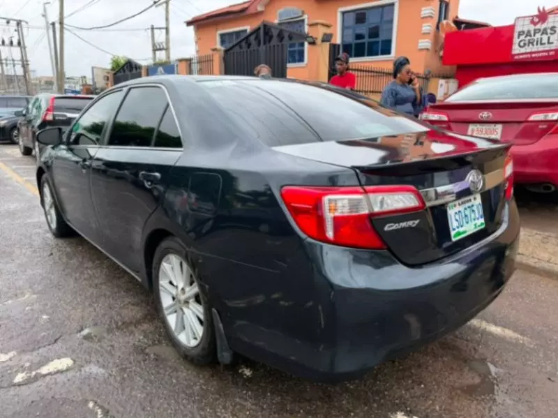 TOYOTA Camry - 2012
