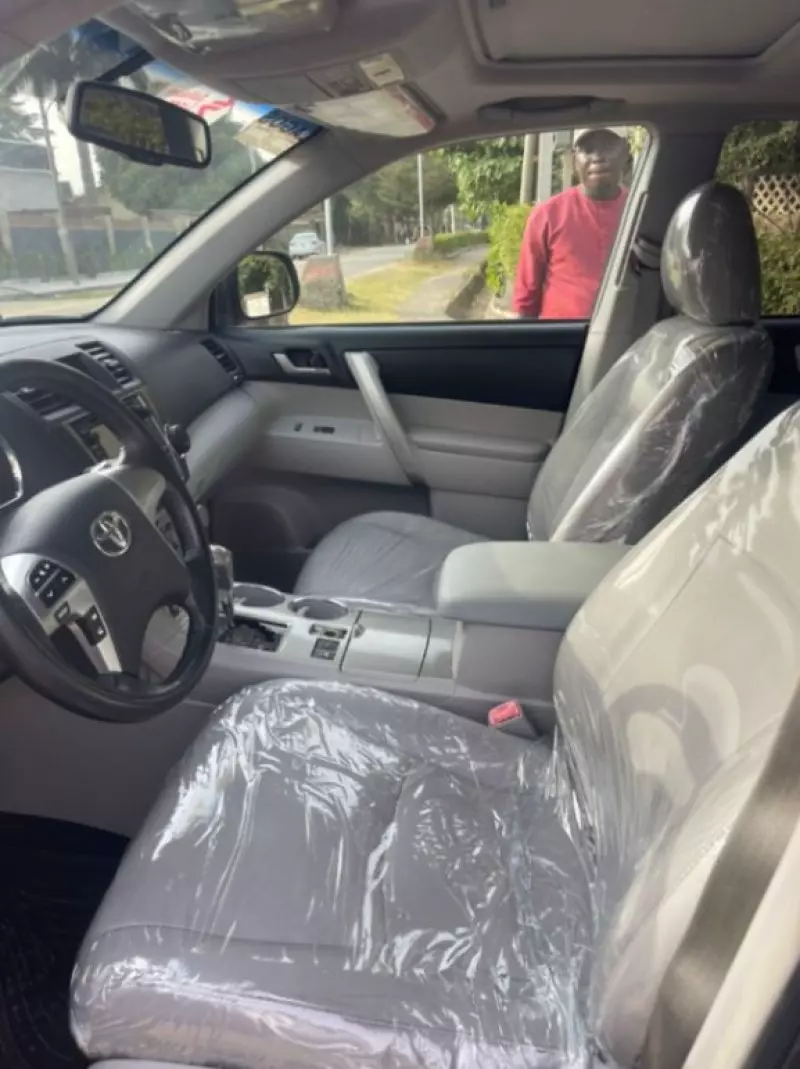 Toyota Highlander   - 2013