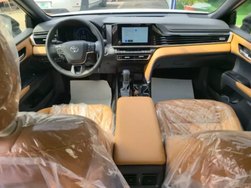 Toyota Camry   - 2025