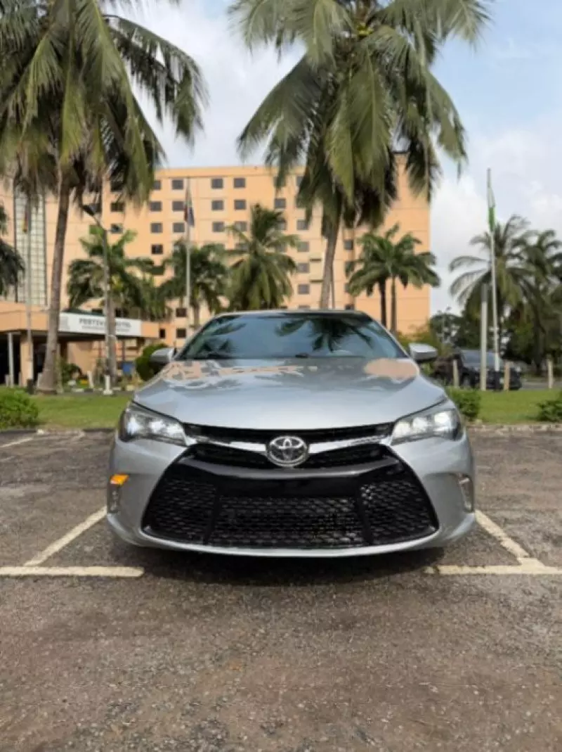 Toyota Camry - 2015