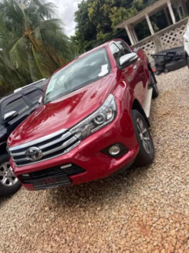 Toyota Hilux   - 2017