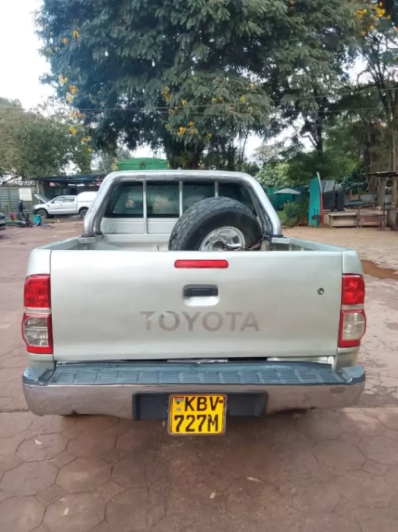 TOYOTA Hilux   - 2013