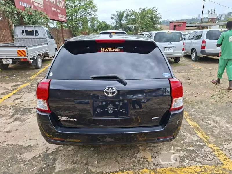 Toyota Fielder    - 2012