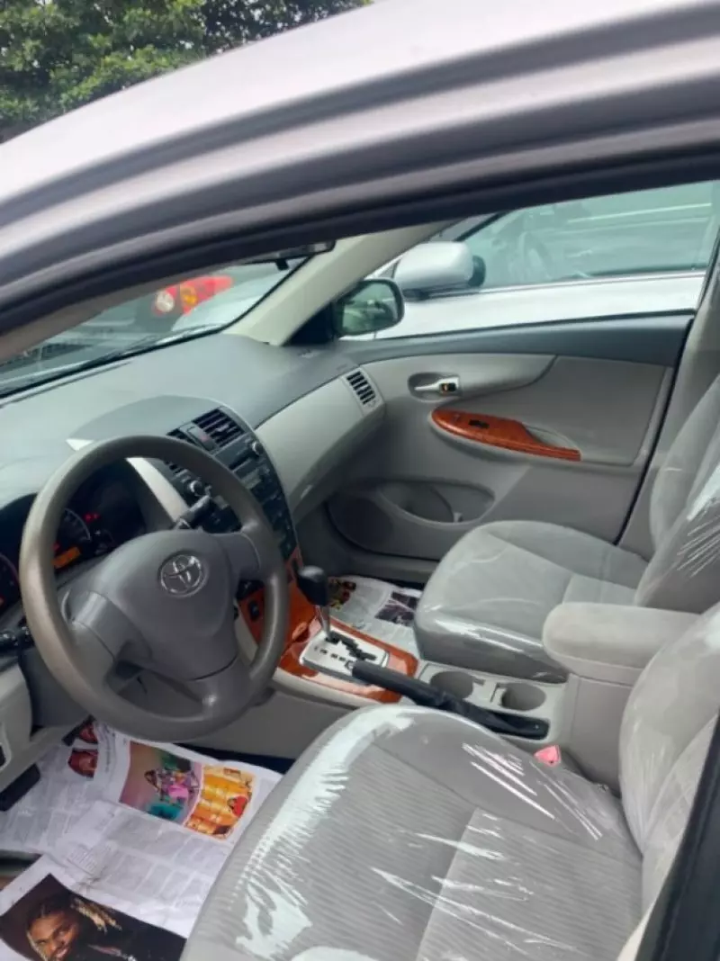 TOYOTA Corolla   - 2010