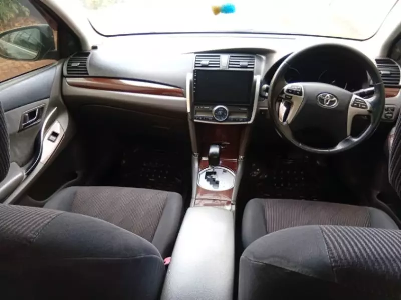 Toyota Premio    - 2014