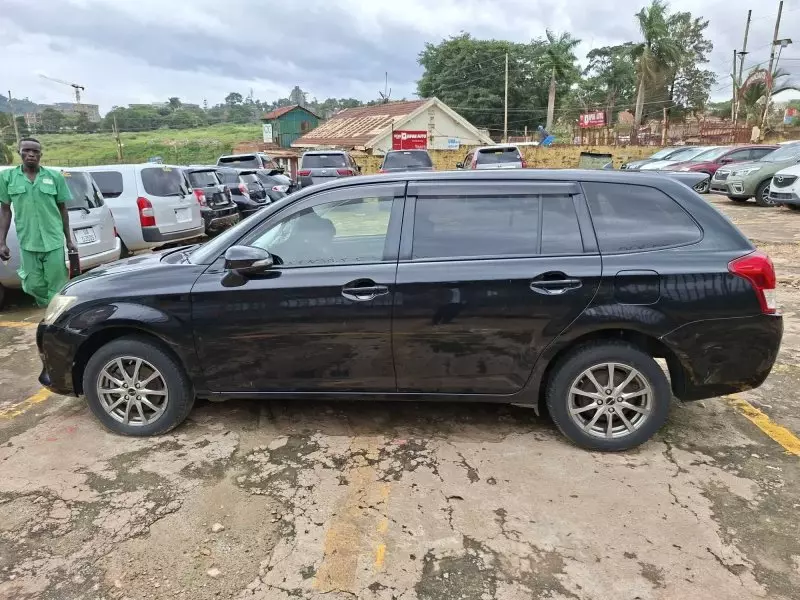 Toyota Fielder    - 2012