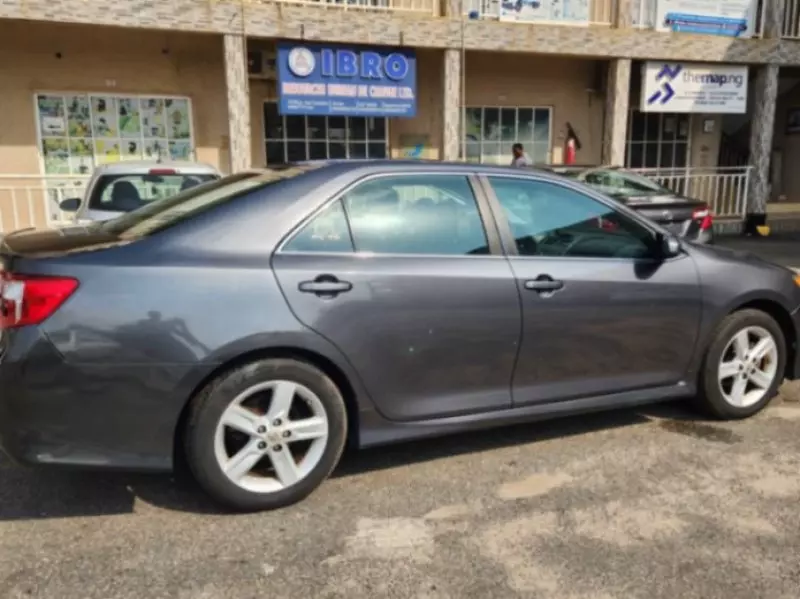Toyota Camry   - 2012