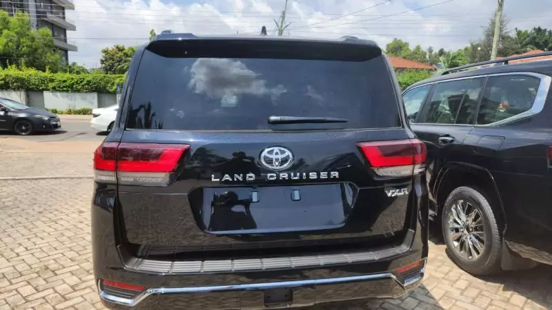 Toyota Land Cruiser   - 2025