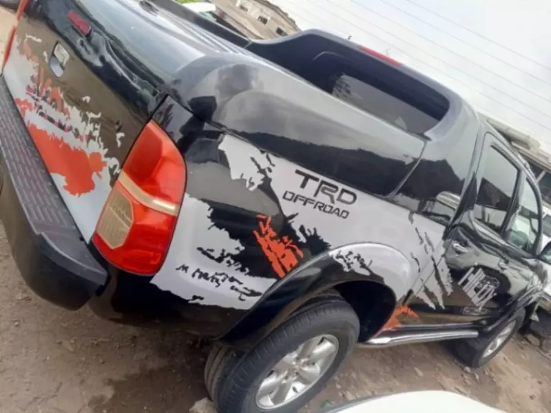Toyota Hilux    - 2014