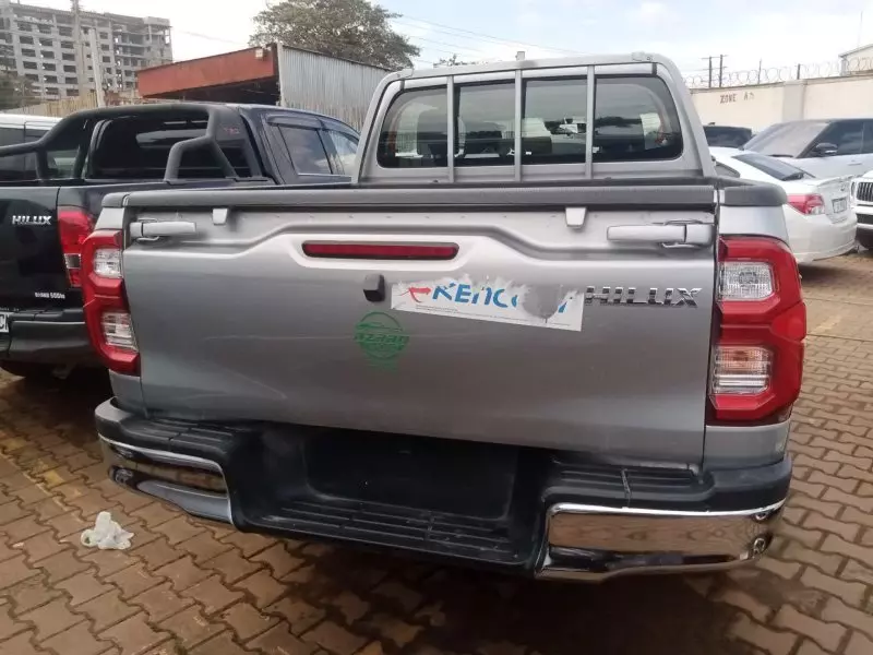 Toyota Hilux   - 2019