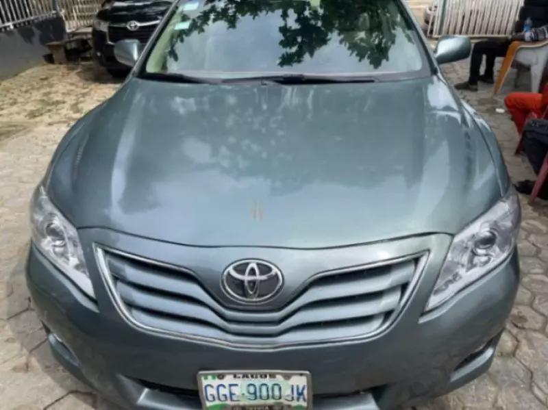 TOYOTA Camry   - 2010