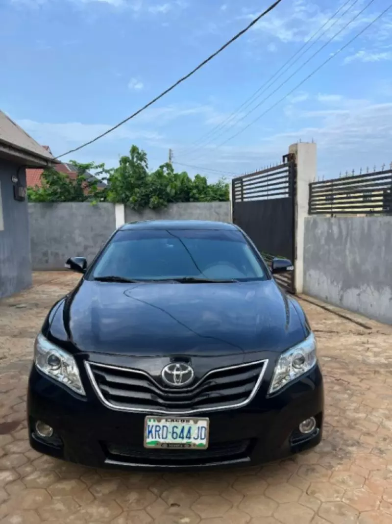 Toyota Camry   - 2011